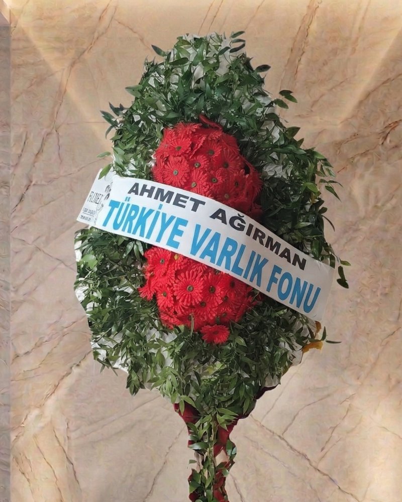 Ben Burdayım Çelenk