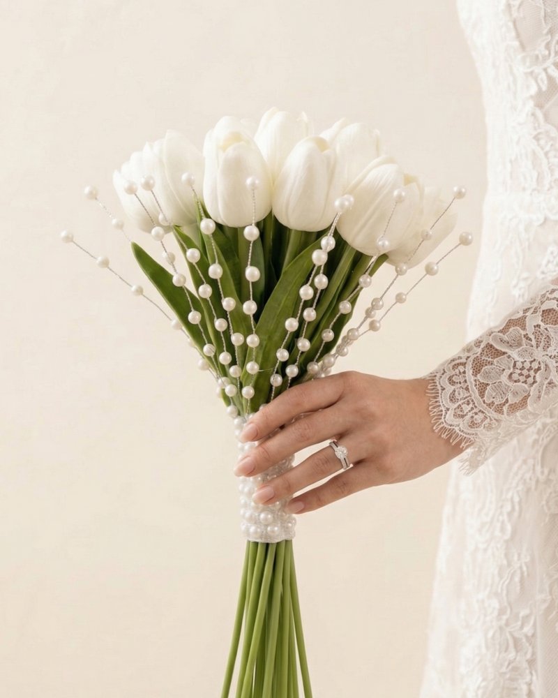 İnci Dokunuşlu Beyaz Lale Gelin Buketi