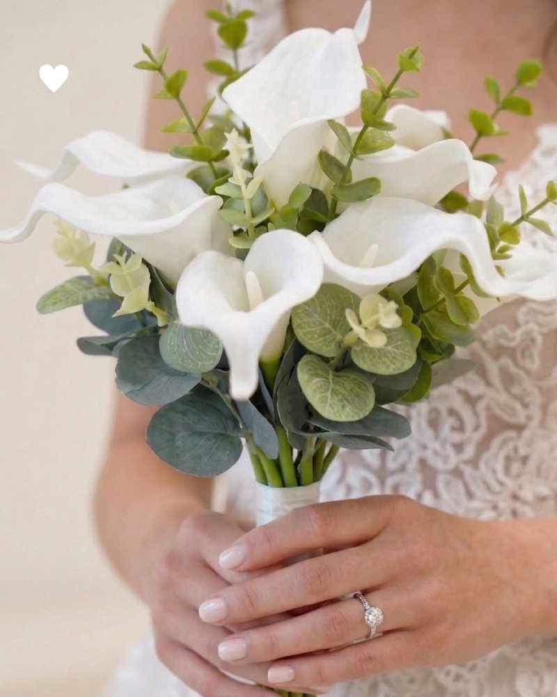 Beyaz Gala ve Okaliptüs Gelin Buketi